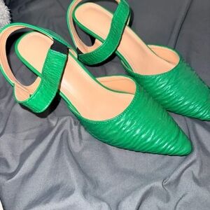 Elegant Green Textured Heels